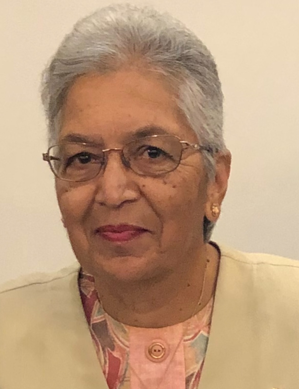 Mrs. Olivia  de Souza